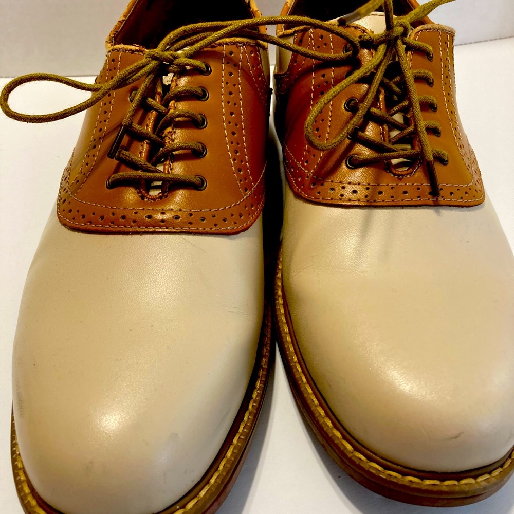 Bass Mens Saddle Shoe. Leather Upper.